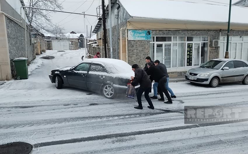 Oğuzda yollar buz bağlayıb, nəqliyyatın hərəkəti çətinləşib